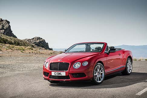 Bentley - Offerta nelle versioni coupè e cabriolet, la lussuosa Bentley Continental GT V8 S, accresce il piacere di guida della gamma Continental grazie all’impiego di nuove soluzioni meccaniche, esaltate da nuove caratteristiche di design. width=