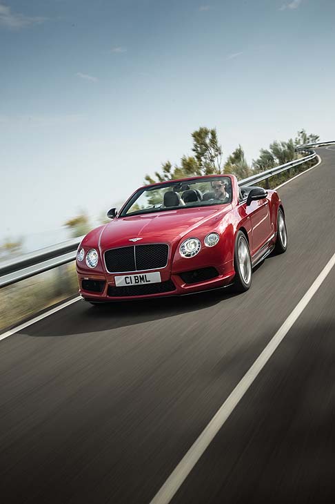 Bentley - La straordinaria potenza, unita a prestazioni elevate ed economia di esercizio è il risultato di una serie di tecnologie avanzate impiegate nella progettazione del motore V8. width=