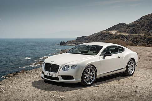 Bentley - La potenza e le prestazioni dei modelli GT V8 S sono state rese possibili anche da interventi migliorativi sul telaio, che garantisce l’agilità senza compromettere il comfort tipico della gamma Continental. width=