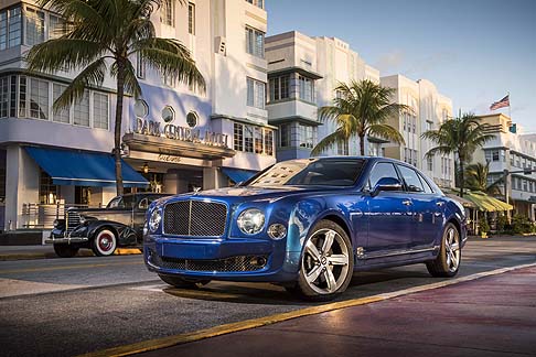 Bentley - Bentley sceglie questa cornice per presentare in anteprima nel Nord America la Bentley Continental GT MY2016, accompagnata da un ricco parterre di modelli che guardano sia al passato che al presente di questo glorioso marchio. width=