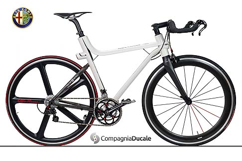 Alfa Romeo - Per aggiudicarsi questa nuova perla del Centro Stile Alfa Romeo e Compagnia Ducale occorre attendere la fine dell’anno. Le vendite sono previste in Europa, Asia e America.  width=