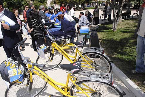 Bike - Bike Sharing di Acquaviva delle Fonti il costo annuale per usufruire del servizio è di € 15,00 e comprende € 5,00 pre-ricarica, € 5,00 per assicurazione RCT ed € 5,00 per il servizio width=