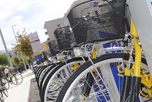 Bike - Bike Sharing inaugurato il nuovo servizio per i cittadini di Acquaviva delle Fonti. Prente anche in Europa width=