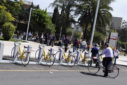 Bike - Bike Sharing Acquaviva delle Fonti (Bari) in Piazza Garibaldi width=