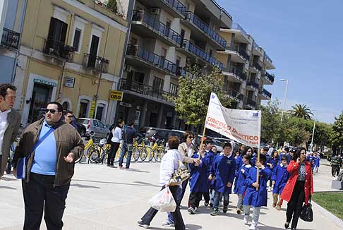 Bike - Bike Sharing in piazza garibaldi ad Acquaviva con i ragazzi della scuole elementari De Amicis width=