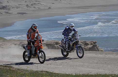 Yamaha - Bikers 158 per la moto di Vellutino Carlo del Peru e la 172 del biker italiano Lucchese Manuel width=