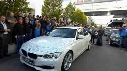 BMW - BMW 3 Series Anteprima mondiale presentata su Facebook width=
