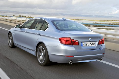 BMW - BMW ActiveHybrid 5 posteriore vettura width=