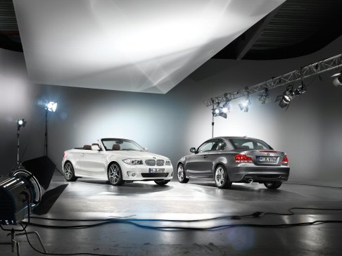 BMW - BMW presenta a Detroit anche un nuovo pacchetto di equipaggiamenti Limited Edition Lifestyle, che accentua le qualità estetiche delle vetture BMW Serie 1 Coupé e BMW Serie 1 Cabrio, con nuove soluzioni stilistiche. width=