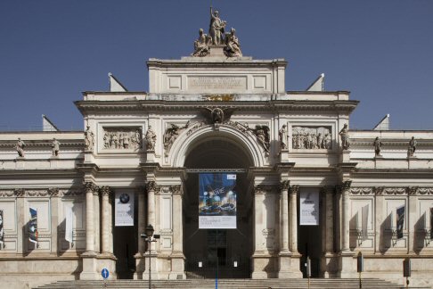 BMW - Nello spazio espositivo del Palazzo delle Esposizioni il visitatore potrà guardare da vicino le due concept BMW i3 e BMW i8,. width=