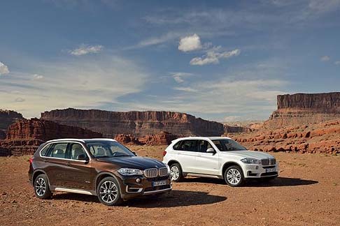BMW - Il veicolo X5, modello fondatore della categoria Sports Activity Vehicle, risulta esteticamente intrigante. width=