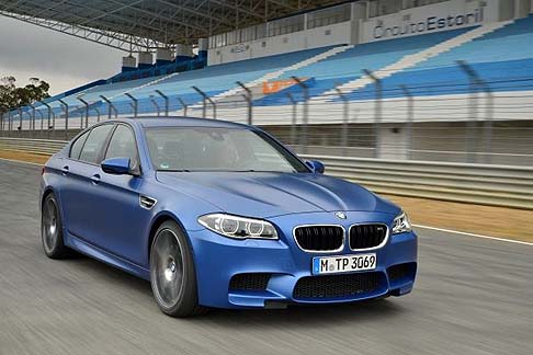 BMW - Nuove tinte esterne e rivestimenti interni sono stati inseriti nel catalogo Individual.  width=