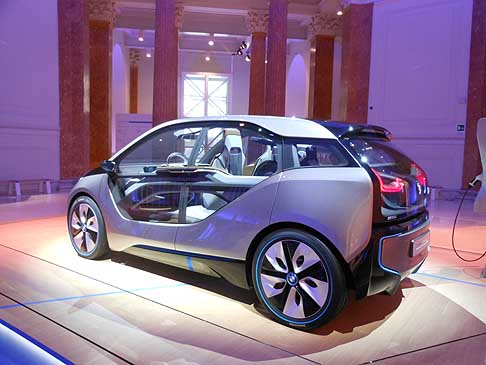 BMW - La BMW i3 Concept è equipaggiata con motore elettrico sviluppato e costruito da BMW, una batteria innovativa e un sistema intelligente di gestione del motore width=