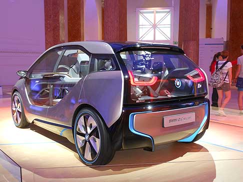 BMW - Struttura BMW i3 concept per il Tour inaugurale del Born electric Tour width=
