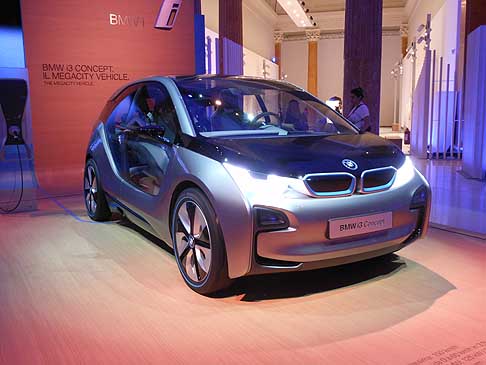 BMW - BMW i3 concept car gionata innagurale del BMW i - Born electric Tour di Roma width=