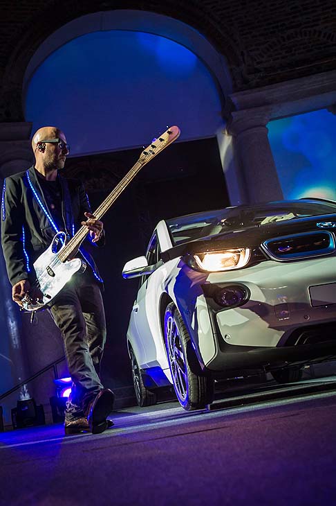 BMW - Il tour internazionale per la presentazione della nuova BMW i3 continua con la tappa milanese, dopo le città di Londra, New York e Pechino, rivelando la forte ambizione del marchio bavarese. width=