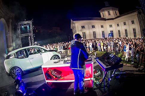 BMW - Al Charge the Night Party hanno assistito quasi duemila persone, nella suggestiva cornice della Rotonda della Besana.  width=