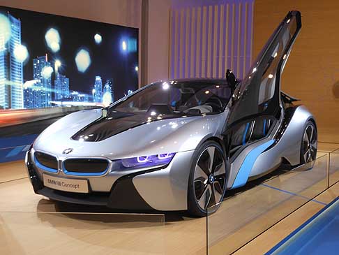 BMW - BMW-i Born electric Tour con la presentazione italiana della BMW i8 Concept con doppio motore a combustione ed eletrico width=