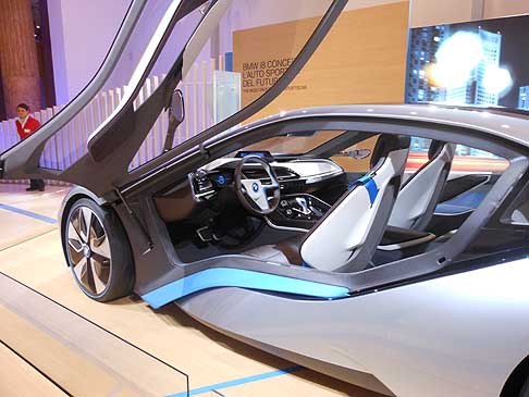 BMW - BMW i8 Concept con la portiera che si apre verso l´alto width=