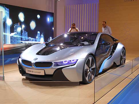 BMW - la super sportiva BMW i8 concept a trazione elettrica presentata a Roma al BMW-i «Born electric Tour» width=