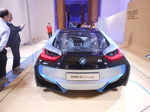 BMW - BMW i8 concept postriore. Partito il BMW i - Born electric Tour nella capitale Romana width=