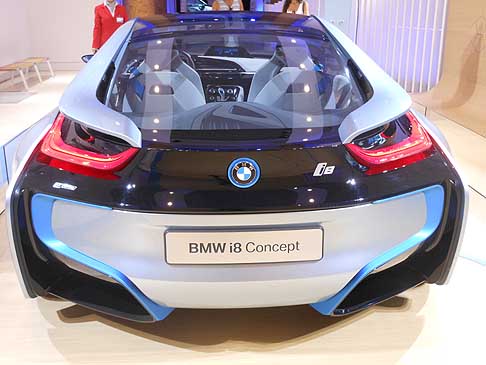 BMW - BMW i8 concept dettaglio retotreno vettura supersportiva elettrica width=