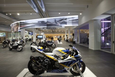 BMW - In BMW Motorrad Roma è attivo il servizio Fastlane, uno speciale servizio dedicato ai motociclisti che consente di prenotare l’intervento di manutenzione tutti i giorni lavorativi.  width=