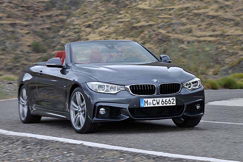 BMW - Cresciuta nelle dimensioni rispetto alla precedente generazione, la BMW Serie 4 Cabrio si presenta con uno stile marcatamente differente rispetto ai modelli della Serie 3. width=