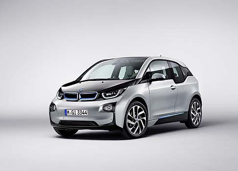 BMW - La BMW i3 è la prima automobile premium progettata per essere alimentata esclusivamente da energia elettrica. width=