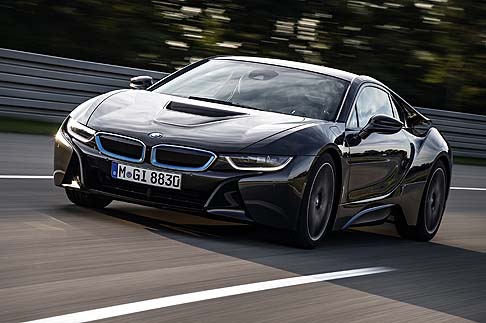 BMW - A poche settimane dal loro lancio internazionale avvenuto in occasione del recentissimo Salone di Francoforte, la BMW i3 e la BMW i8 si preparano ad approdare negli Stati Uniti. width=