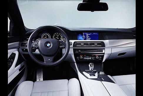 BMW - Interni veicolo BMW M5 width=