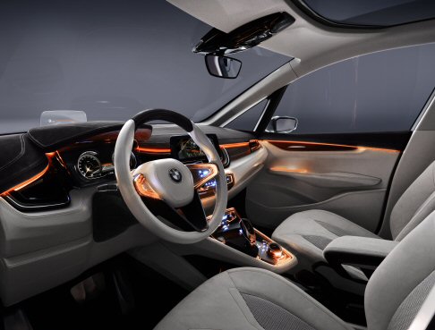 BMW - La concept car BMW Concept Active Tourer offre nuove soluzioni dedicate agli interni e al concetto di propulsione.  width=