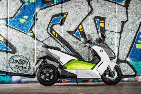 BMW - Nello stand dedicato al marchio tedesco farà capolino anche il BMW C evolution, prototipo di scooter elettrico per massime esigenze di agilità e autonomia. width=
