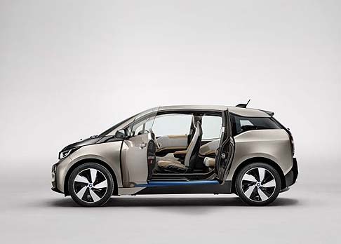 BMW - La BMW i3 si basa su un’architettura automobilistica nuova, definita LifeDrive. width=