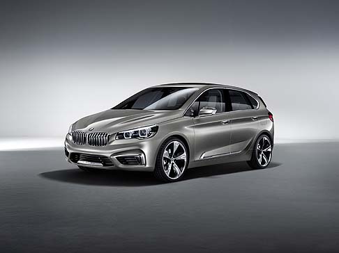BMW - Particolarmente innovativa, la BMW Concept Active Tourer anticipa le nuove soluzioni previste nel segmento delle automobili compatte premium. width=