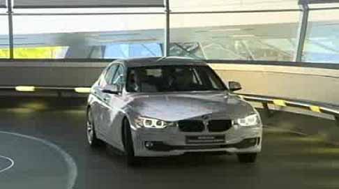 BMW - BMW Serie 3 bianca vettura riempita di firme width=