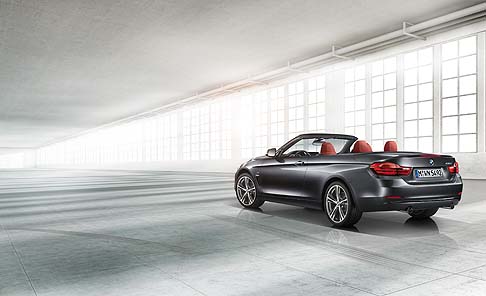BMW - BMW propone come optional per tutte le motorizzazioni il cambio automatico sportivo a otto rapporti che consente di eseguire la cambiate anche manualmente, attraverso i paddles del volante. width=