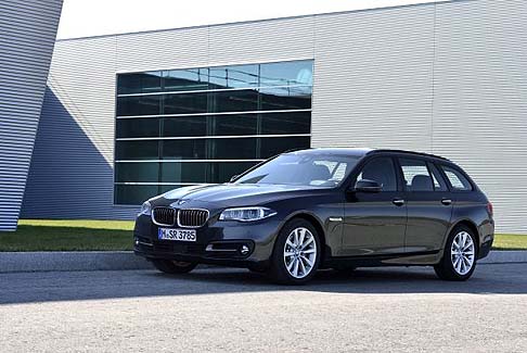 BMW - Il top in fatto di efficienza viene assicurato dal modello BMW Serie 5 grazie ai nuovi motori diesel a quattro cilindri, rappresentando ancora una volta un punto di riferimento nella sua categoria. width=