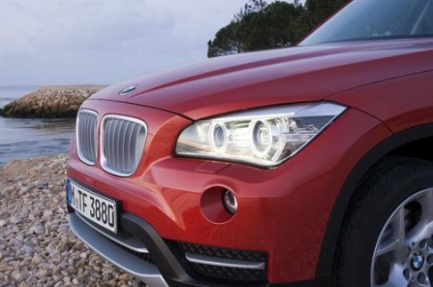 BMW - La gamma di propulsori della nuova BMW X1 si compone di tre motori a benzina e cinque motori diesel, con valori di potenza che oscillano da 116 CV a 245 CV.  width=