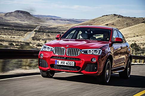 BMW - La nuova BMW X4 propone le tipiche caratteristiche della Serie X con l’eleganza sportiva di una vettura Coupé, per un risultato di grande impatto emozionale. width=