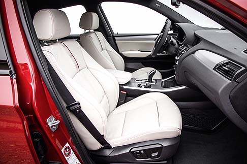 BMW - Grazie al pacchetto M Sport, la dinamica di guida della BMW X4 risulta potenziata.  width=