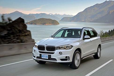 BMW - Diverse varianti della nuova BMW X5 saranno disponibili a partire dall'estate del 2014, caratterizzate dalla trasmissione Steptronic a 8 rapporti ottimizzata di serie.  width=