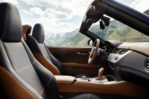 BMW - BMW Zagato Roadster, firmata dalla matita di Norihiko Harada, come nella coupè, si distingue per le proporzioni slanciate, esaltate dalla presenza della griglia anteriore. width=