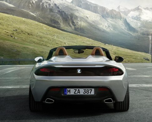 BMW - I cerchi da 19 pollici a cinque razze sono identici a quelli montati dalla variante Coupé. A bordo sono presenti finiture speciali. width=