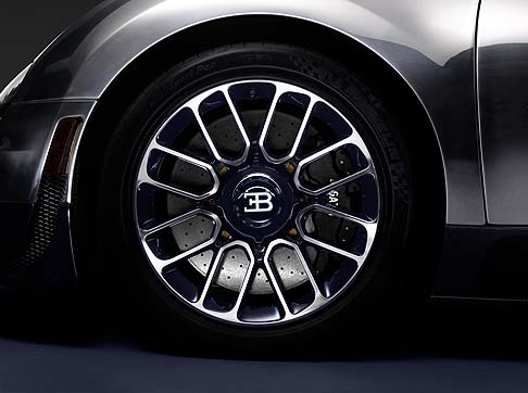 Bugatti - I cerchi diamantati sono stati sviluppati appositamente per questo veicolo e adottano colori coordinati con il rivestimento. width=