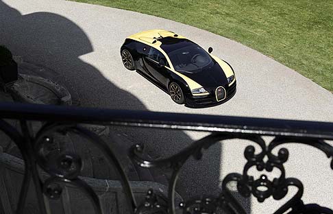 Bugatti - La vettura ravviva i colori tradizionali del marchio, il nero e il giallo, riconoscibili sul corpo vettura realizzato in fibra di carbonio. Questa combinazione cromatica attinge ai modelli del secolo scorso Type 41 Royale, Type 55 e Type 44.  width=