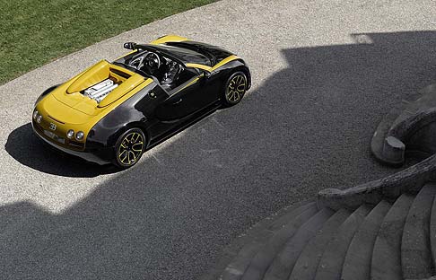 Bugatti - Per la prima volta, Bugatti ha appositamente progettato la calandra a ferro di cavallo Bugatti su richiesta del cliente. width=
