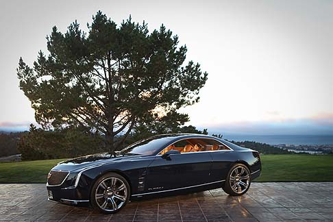Cadillac - Cadillac è una realtà felice, in controtendenza rispetto ad altri brand premium, segnando una crescita rapida rispetto ai diretti competitors.  width=