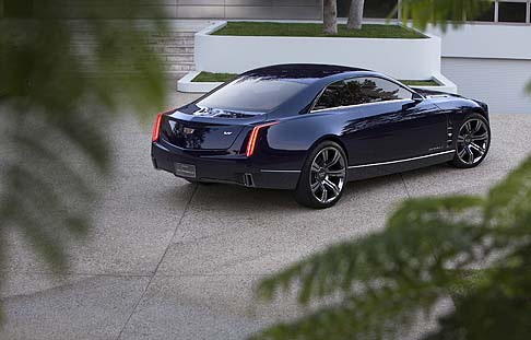 Cadillac - Grazie al suo carattere e alle sue proporzioni, la Elmiraj è pura espressione di design filante, lusso e prestazioni.  width=