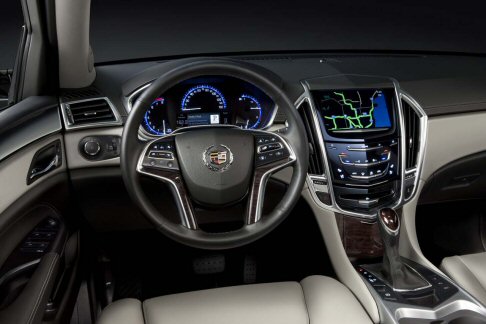 Cadillac - La Cadillac SRX 2013 adotta l’inedito motore V6 3.6 litri da 312 CV, realizzato in alluminio con fasatura delle valvole variabile e iniezione diretta, abbinato alla trazione integrale e al cambio automatico a 6 velocità. width=